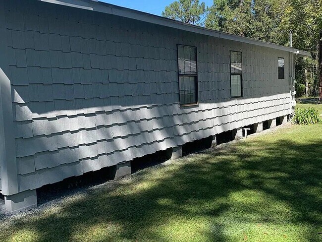 Building Photo - 807 Phoenix Square