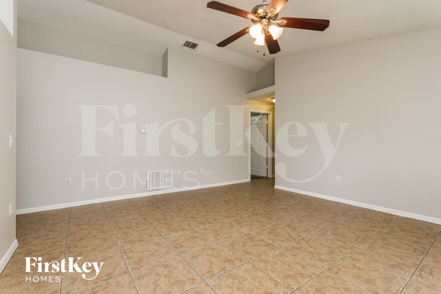 Building Photo - 6556 Viewpoint Ct