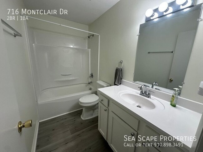 Building Photo - 716 Montclair Dr