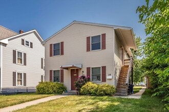 Building Photo - Apartment w/Parking