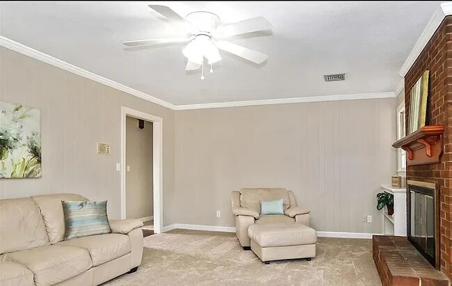 Building Photo - 205 Woodford Dr