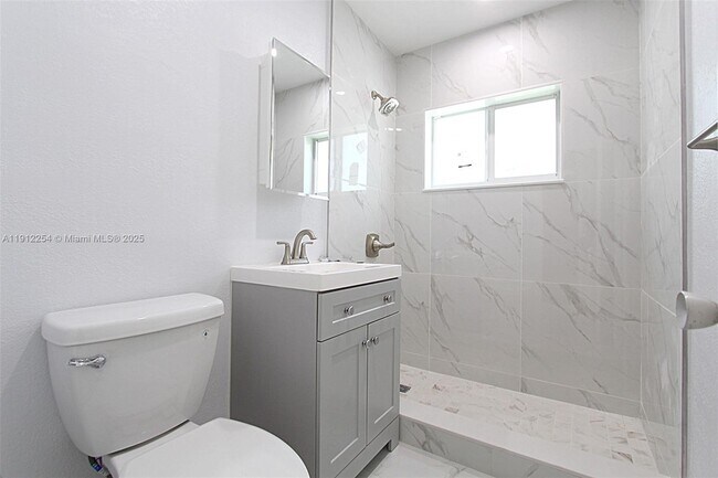 Building Photo - 6203 SW 108th Pl