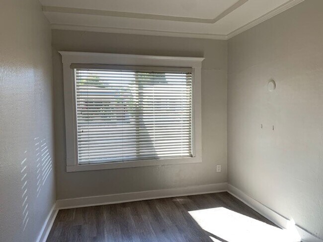 Building Photo - 3-Bed/1-Bath Plus Bonus Room That Can Be Used as 4th Bedroom. Walk to Santa Clara University! Ava...