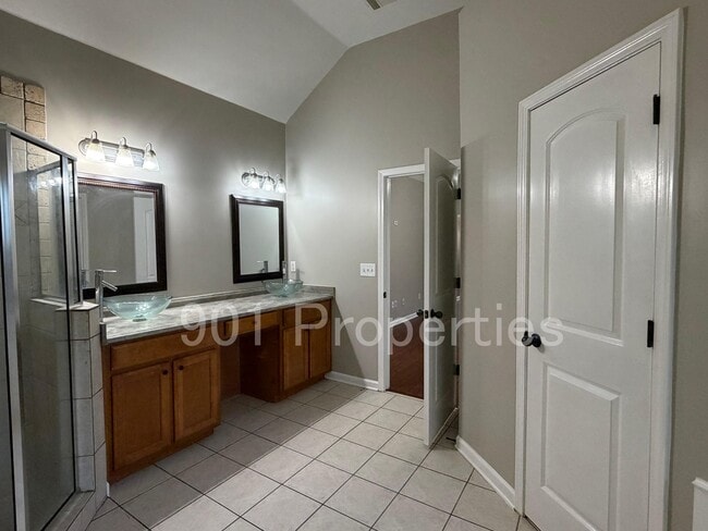 Building Photo - 3777 Pavilion Cir