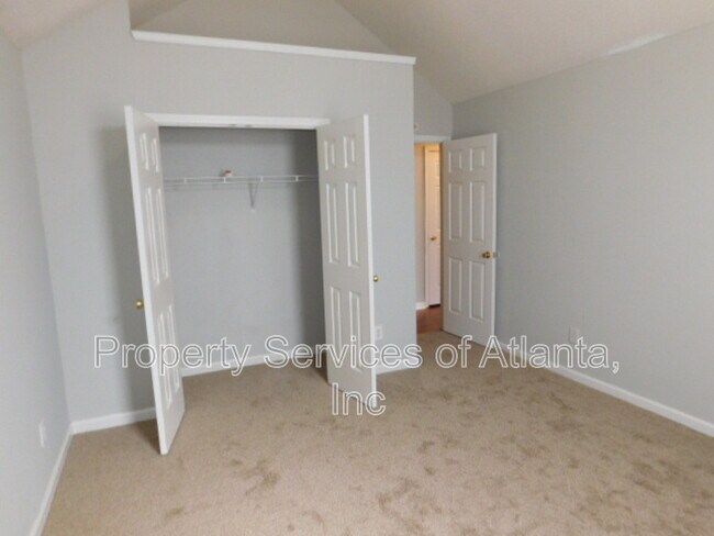 Building Photo - 5147 Round Table Dr