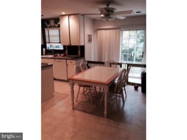 Building Photo - 626 Nicole Dr