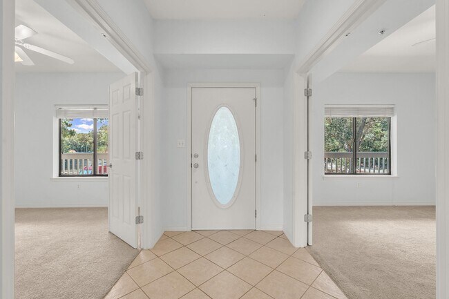 Building Photo - 407 Westlake Ct