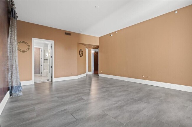 Building Photo - 360 E Desert Inn Rd