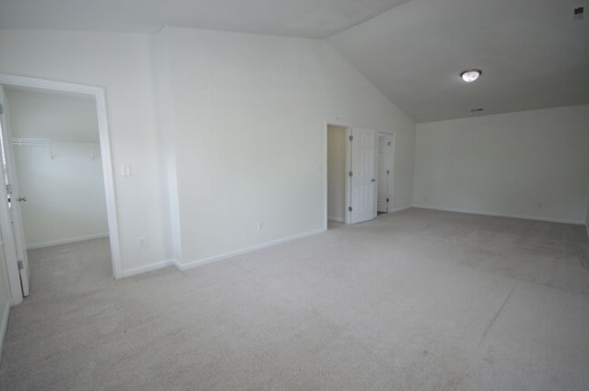 Building Photo - 404 Hanson Rd
