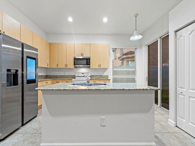 Building Photo - 2247 Portofino Ave