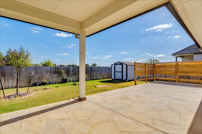 Building Photo - Amazing home ready to move in!