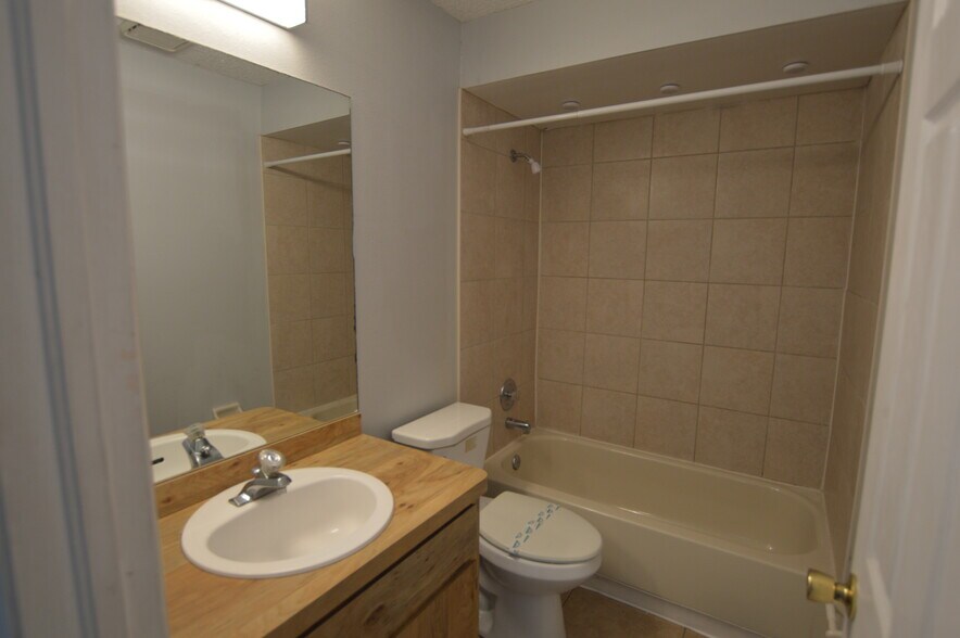 Building Photo - 7947 Pinehurst Dr