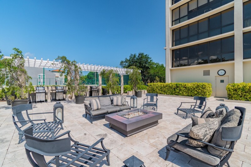 Building Photo - 3301 Bayshore Blvd