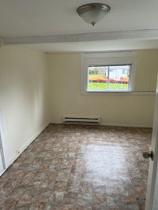 Building Photo - North Gate - Cozy 2 bed/ 1 bath house with huge front/back yard!