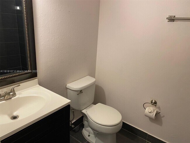 Building Photo - 10931 Jewel Box Ln