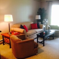 Building Photo - 475 Meadowview Dr