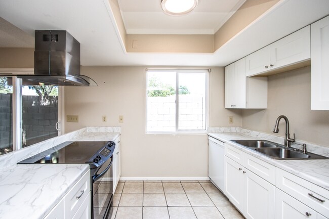 Building Photo - 3Br in gated community