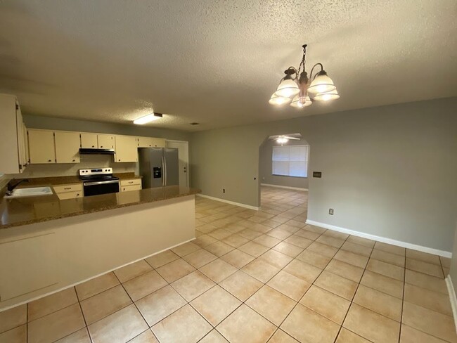 Building Photo - 3 Bedroom 2 Bath Home in Edgewater for RENT!