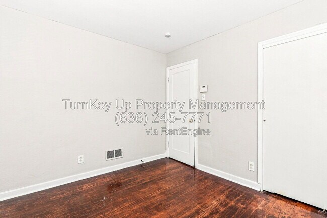 Building Photo - 10175 Cloverdale Dr