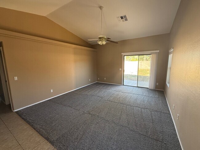 Building Photo - 1636 E Bishop Dr