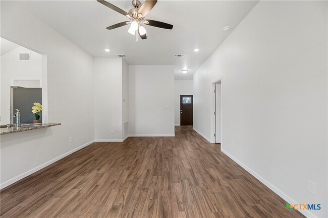 Building Photo - 230 Plum St