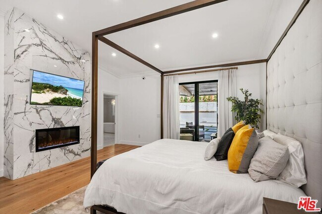 Building Photo - 2120 San Ysidro Dr