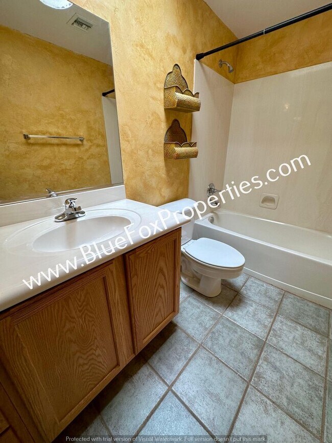 Building Photo - 4814 N Castle Ridge Rd