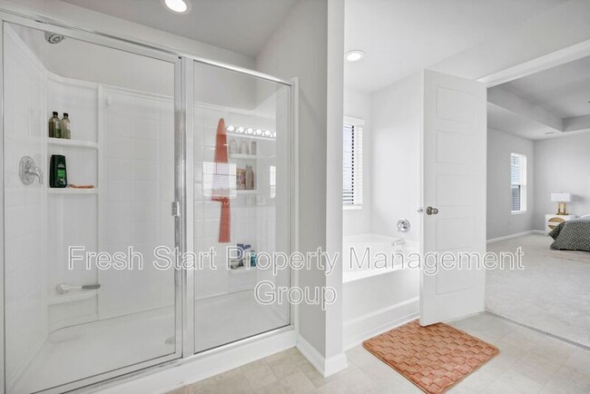 Building Photo - 300 Barony Pl Dr