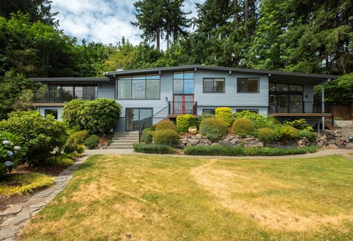 Building Photo - Stunning 4 bed home with Lake Sammamish Vi...