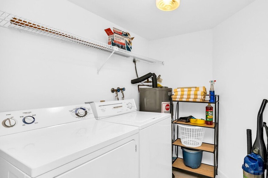 Building Photo - 950 Egret Cir