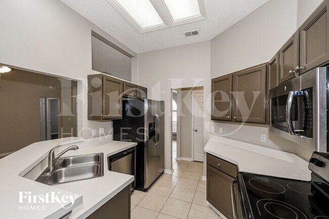 Building Photo - 3421 Provincial Cir S