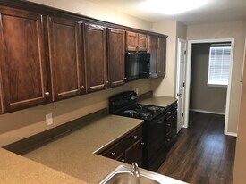 Building Photo - 4284 Castlegate Dr