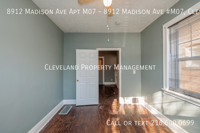 Building Photo - Studio Apartment on the West side of Cleve...