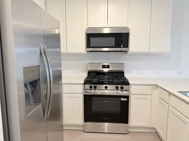 Building Photo - 447 Southern Magnolia Wy