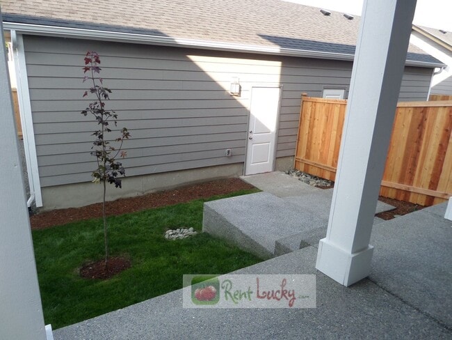Building Photo - GORGEOUS!! Newer 3 Bedroom Home w/2-Car Ga...