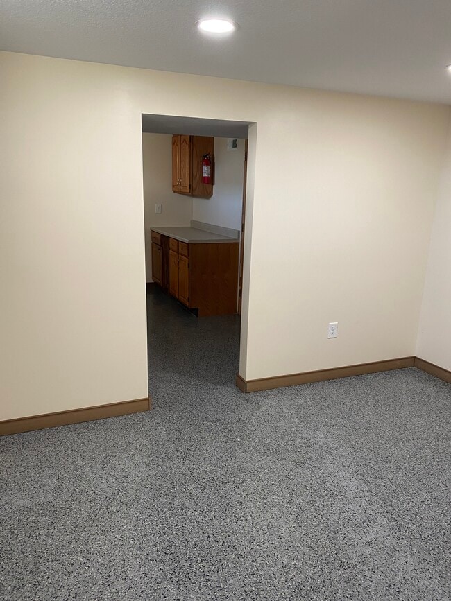 Building Photo - 105 Wapak St