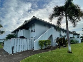 Building Photo - Spacious 2 Bedroom Townhouse w/ Parking in...