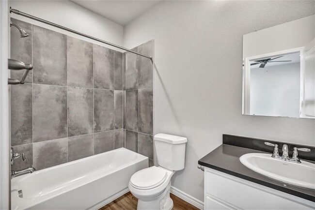 Building Photo - 207 Peruna Dr