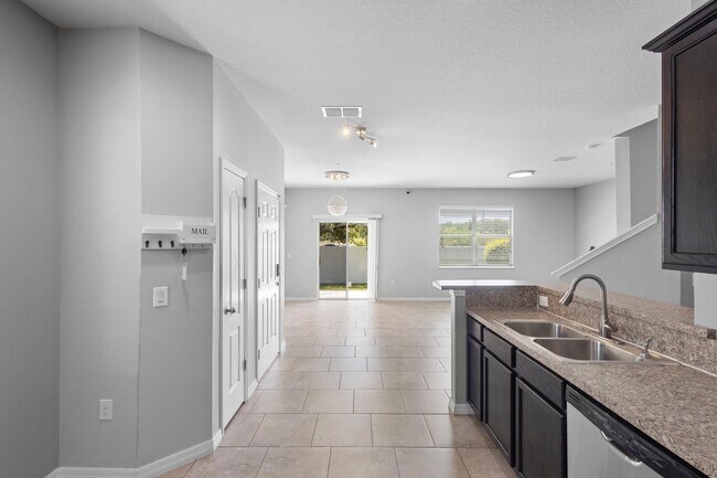 Building Photo - 6562 S Goldenrod Rd