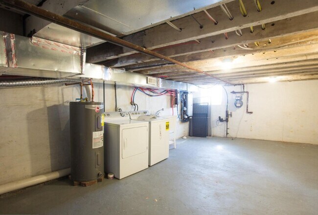 Building Photo - Spacious 3-Bedroom Home with Central Air, In-Unit Laundry and Patio