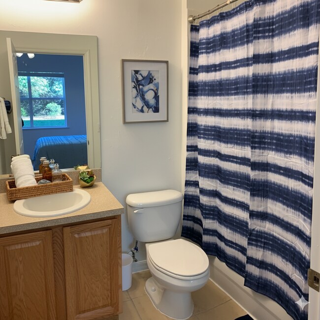 Building Photo - 6519 W Newberry Rd