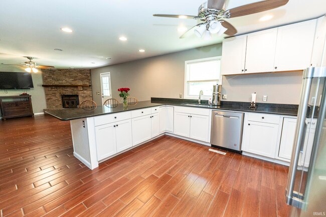 Building Photo - 7122 Woods Dr