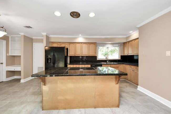 Building Photo - 11923 Briar Forest Dr