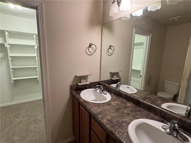 Building Photo - 298 James Dr