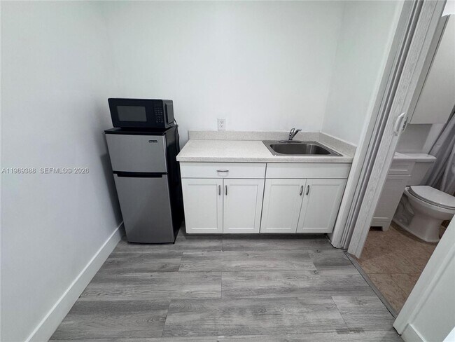 Building Photo - 16201 SW 144th Ct