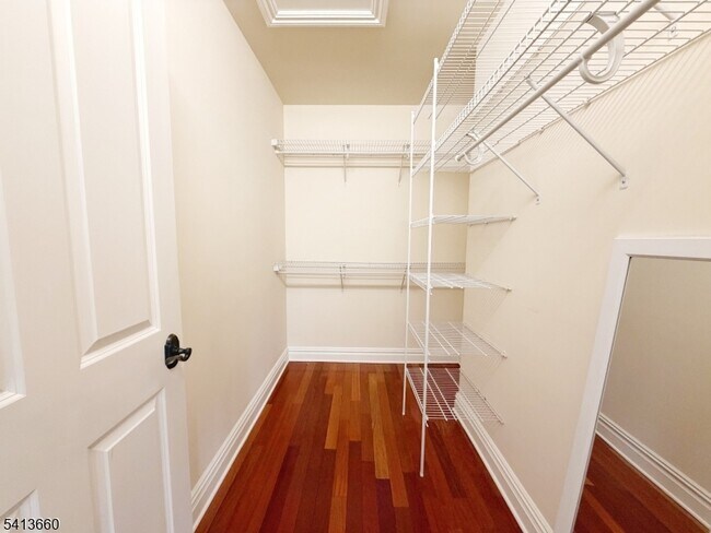 Building Photo - 33 Forest Ave