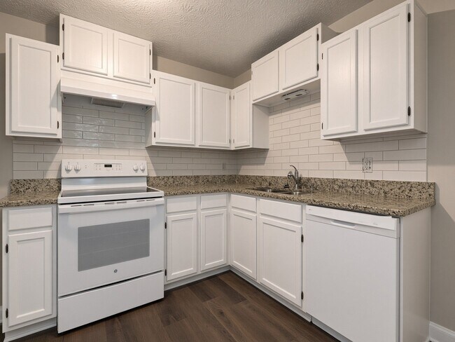 Building Photo - 323 Farm Pl Ct NE