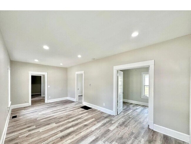 Building Photo - 2317 Lyon St