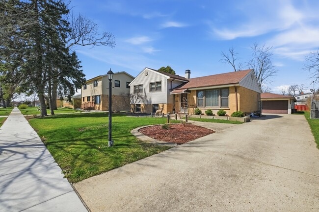 Building Photo - 1506 W Palm Dr