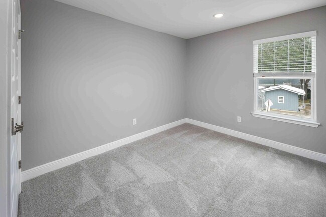 Building Photo - 319 Carmel Dr